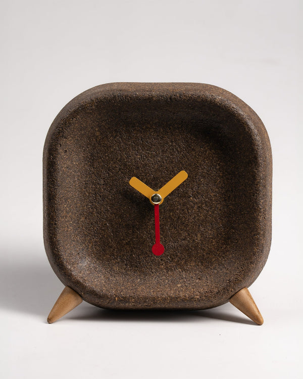 Gaddha Desk Clock — Dark