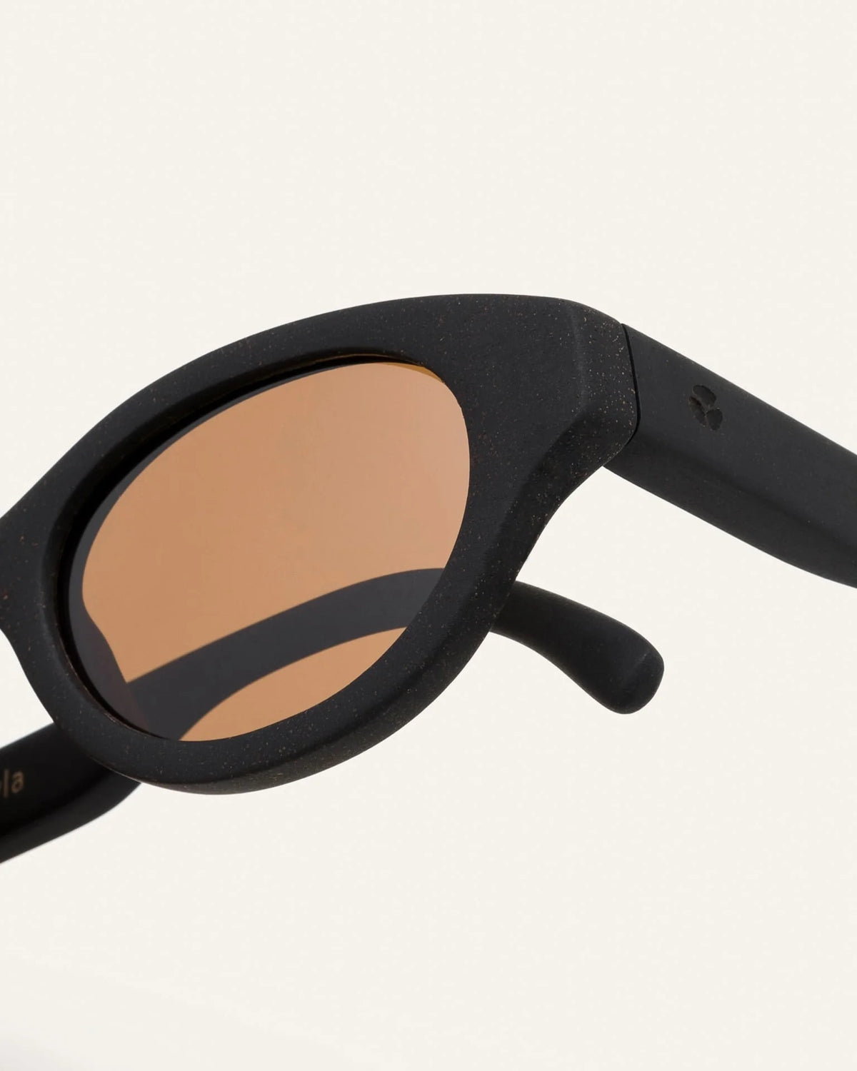 Dayla Brown Sunglasses — Detail